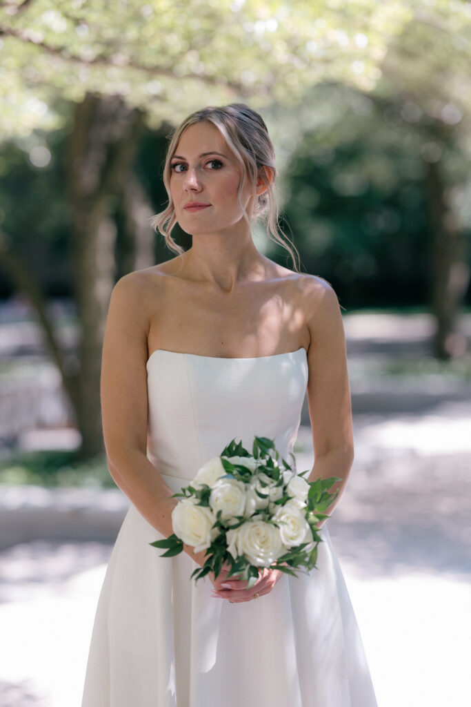 bridal portrait in the art institute of chicago south garden